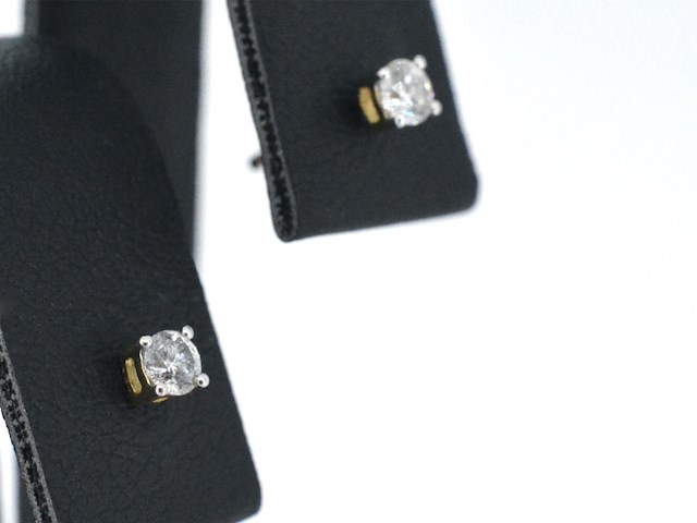 Gouden oorbellen met diamant - afbeelding 4 van  9