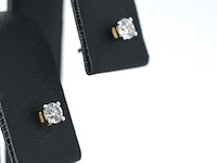 Gouden oorbellen met diamant - afbeelding 4 van  9