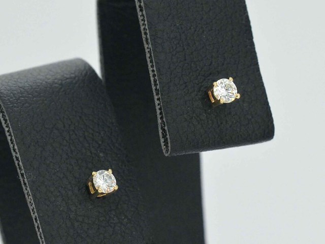 Gouden oorbellen met diamant - afbeelding 6 van  11