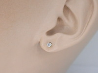 Gouden oorbellen met diamant - afbeelding 2 van  9