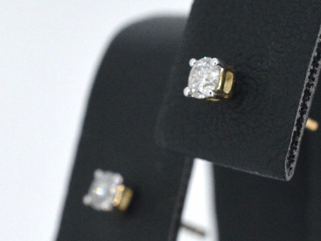 Gouden oorbellen met diamant - afbeelding 3 van  9
