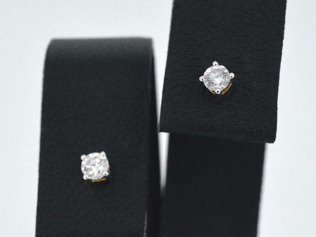 Gouden oorbellen met diamant - afbeelding 1 van  9