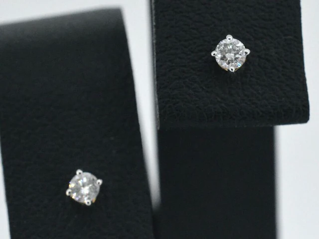 Gouden oorbellen met diamant - afbeelding 1 van  8