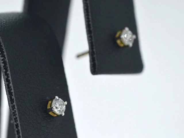 Gouden oorbellen met diamant - afbeelding 3 van  8