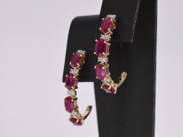 Gouden oorbellen met diamanten en robijn - afbeelding 4 van  9