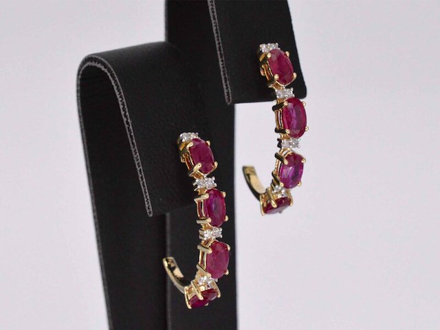 Gouden oorbellen met diamanten en robijn - afbeelding 5 van  9