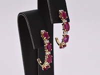 Gouden oorbellen met diamanten en robijn - afbeelding 5 van  9