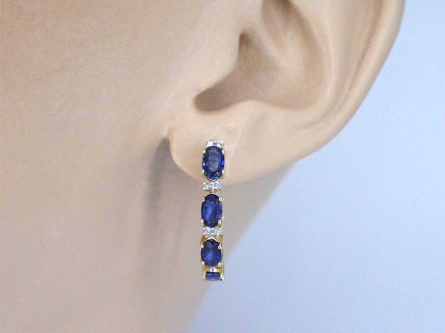 Gouden oorbellen met diamanten en saffier - afbeelding 2 van  8