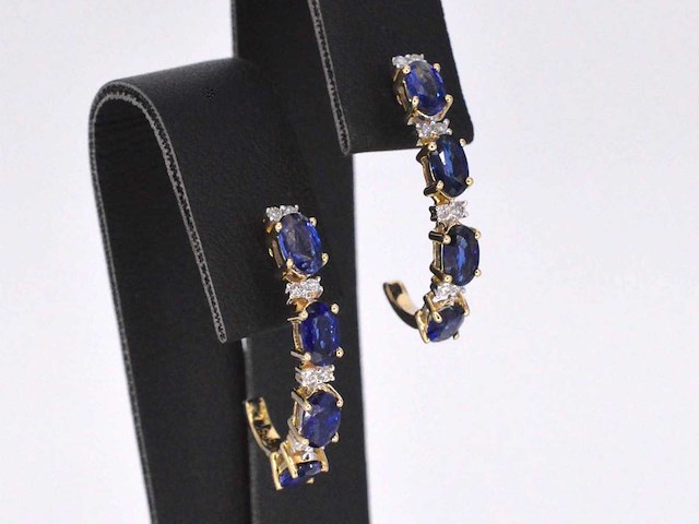 Gouden oorbellen met diamanten en saffier - afbeelding 6 van  8