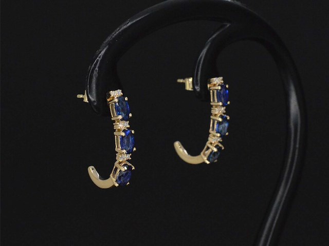 Gouden oorbellen met diamanten en saffier - afbeelding 1 van  10