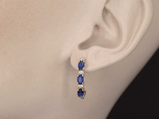 Gouden oorbellen met diamanten en saffier - afbeelding 3 van  10