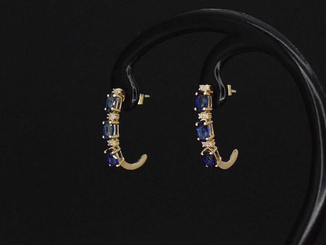 Gouden oorbellen met diamanten en saffier - afbeelding 4 van  10