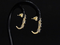 Gouden oorbellen met diamanten en saffier - afbeelding 5 van  10