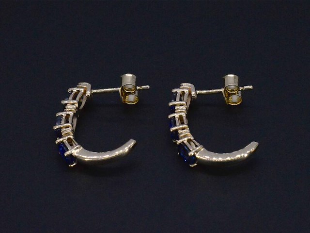 Gouden oorbellen met diamanten en saffier - afbeelding 6 van  10