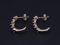 Gouden oorbellen met diamanten en saffier - afbeelding 6 van  10
