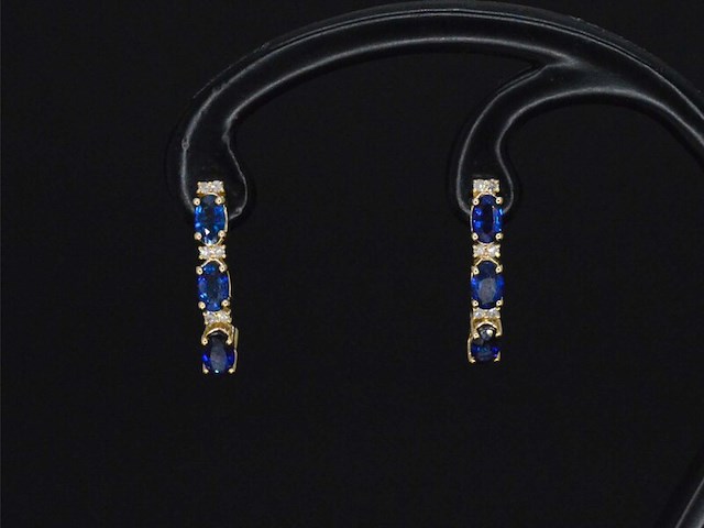 Gouden oorbellen met diamanten en saffier - afbeelding 7 van  10