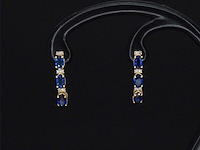 Gouden oorbellen met diamanten en saffier - afbeelding 7 van  10