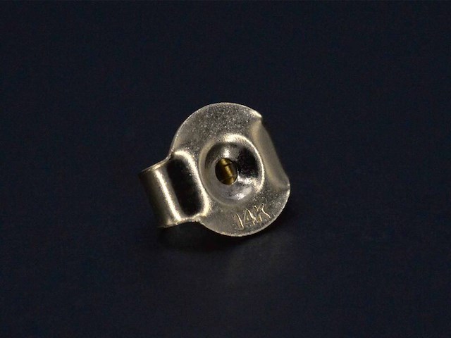 Gouden oorbellen met diamanten en saffier - afbeelding 9 van  10