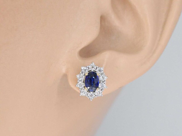 Gouden oorbellen met diamanten en saffier - afbeelding 4 van  11