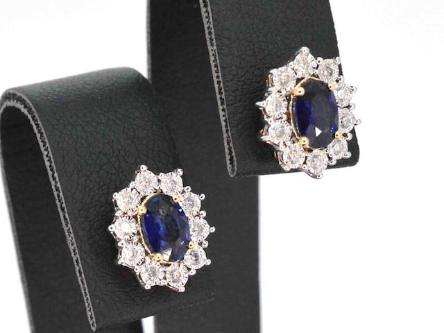 Gouden oorbellen met diamanten en saffier - afbeelding 6 van  11