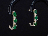 Gouden oorbellen met diamanten en smaragd - afbeelding 1 van  8