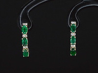 Gouden oorbellen met diamanten en smaragd - afbeelding 6 van  9