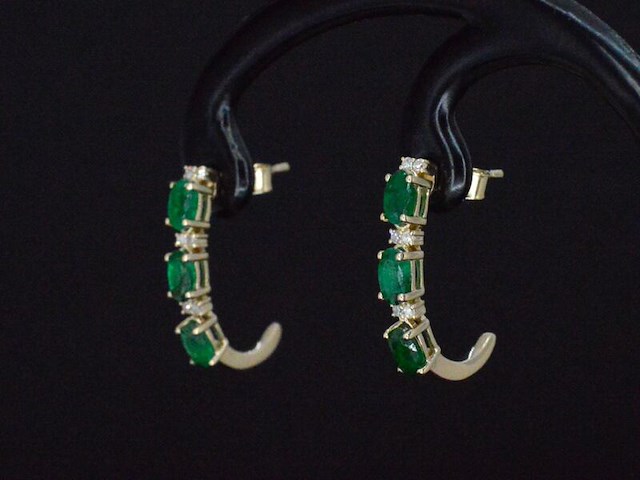 Gouden oorbellen met diamanten en smaragd - afbeelding 4 van  8