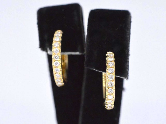 Gouden oorbellen met diamanten - afbeelding 1 van  8