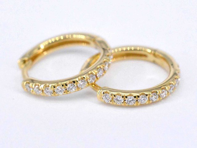 Gouden oorbellen met diamanten - afbeelding 6 van  8