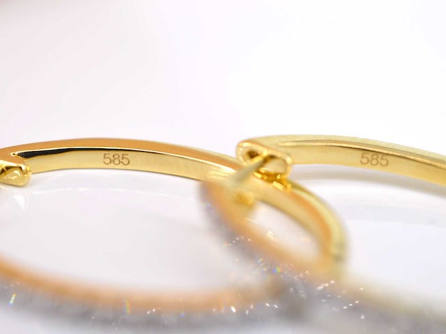 Gouden oorbellen met diamanten - afbeelding 8 van  8