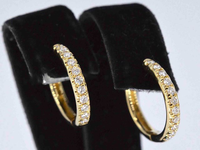 Gouden oorbellen met diamanten - afbeelding 5 van  8