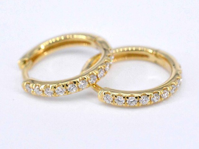 Gouden oorbellen met diamanten - afbeelding 5 van  9