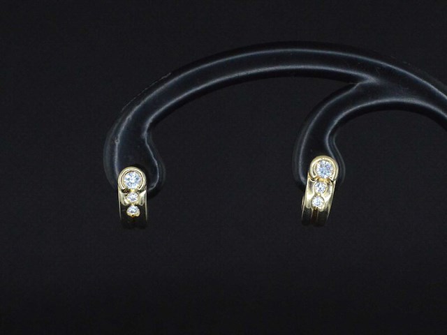 Gouden oorbellen met diamanten - afbeelding 1 van  8