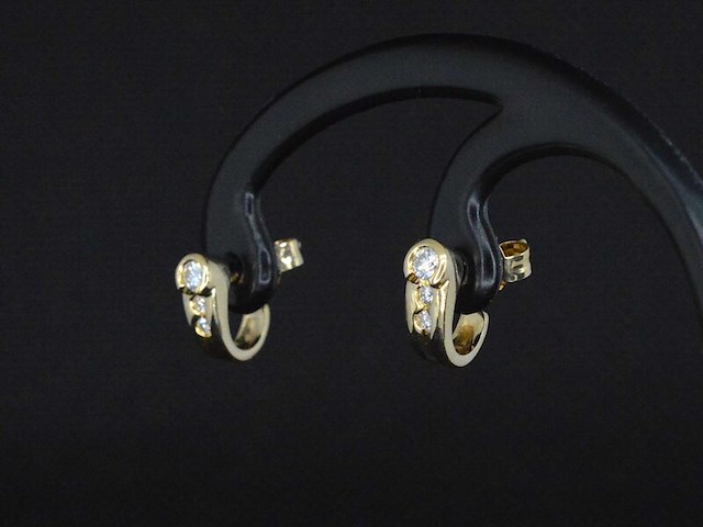 Gouden oorbellen met diamanten - afbeelding 2 van  8