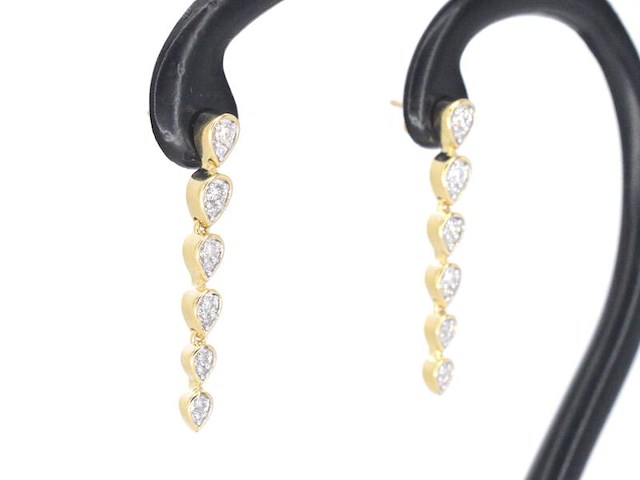 Gouden oorbellen met diamanten - afbeelding 5 van  10
