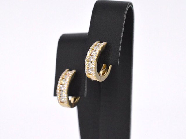 Gouden oorbellen met drie rijen diamanten - afbeelding 4 van  9