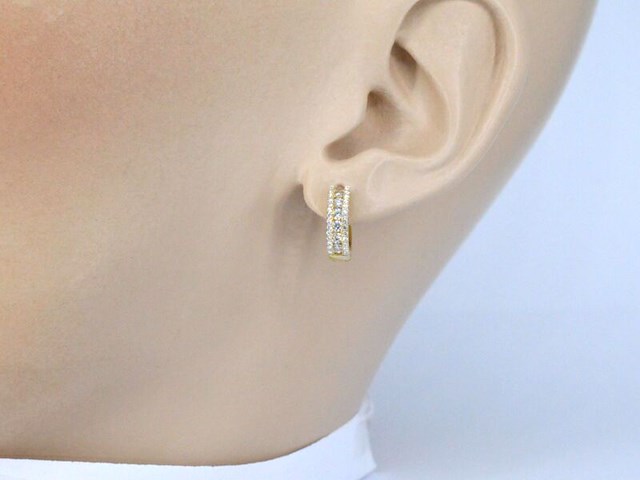 Gouden oorbellen met drie rijen diamanten - afbeelding 5 van  11