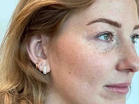 Gouden oorbellen met drie rijen diamanten - afbeelding 11 van  11