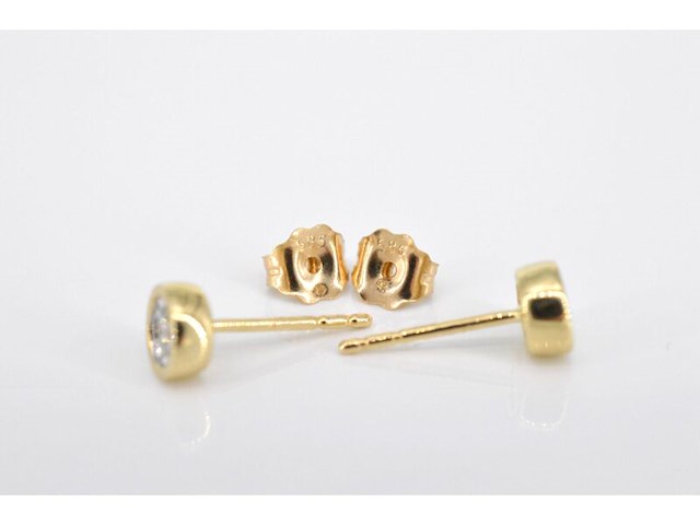 Gouden oorbellen met een briljant geslepen diamant - afbeelding 5 van  7