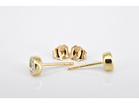 Gouden oorbellen met een briljant geslepen diamant - afbeelding 5 van  7