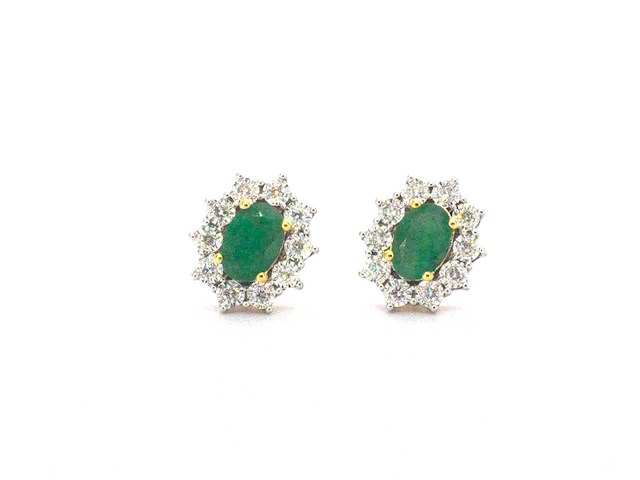 Gouden oorbellen met een groene ovale smaragd en natuurlijke diamanten - afbeelding 1 van  10