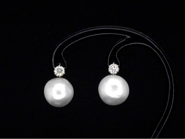 Gouden oorbellen met natuurlijke diamanten en blister parels - afbeelding 7 van  10