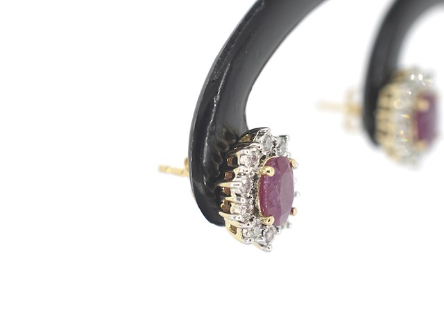 Gouden oorbellen met natuurlijke diamanten en robijn - afbeelding 7 van  12