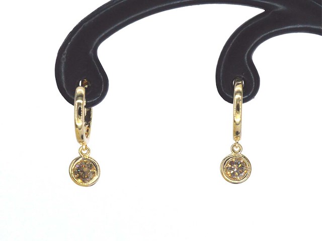 Gouden oorbellen met natuurlijke diamanten - afbeelding 1 van  10