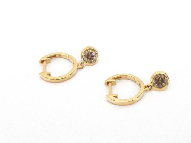 Gouden oorbellen met natuurlijke diamanten - afbeelding 6 van  10