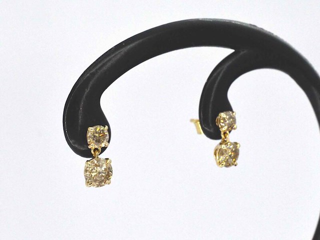 Gouden oorbellen met vier natuurlijke diamanten 1.60 carat - afbeelding 4 van  8