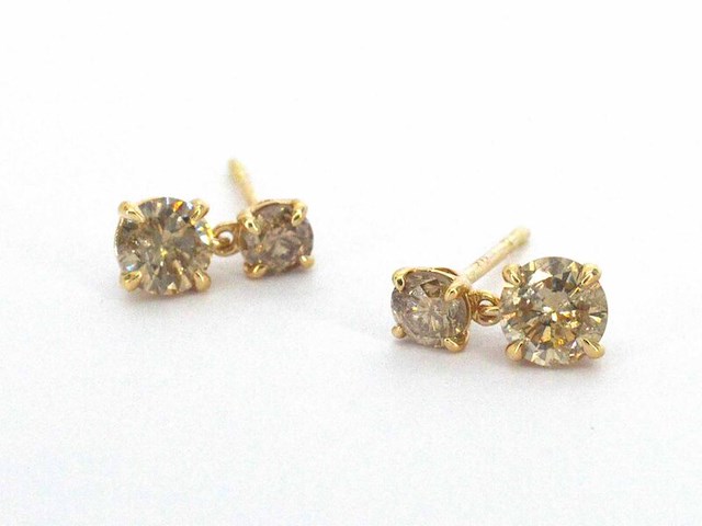 Gouden oorbellen met vier natuurlijke diamanten 1.60 carat - afbeelding 7 van  8