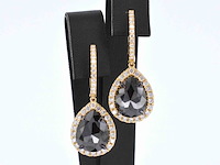 Gouden oorbellen met zwarte diamant en briljanten entourage - afbeelding 1 van  9