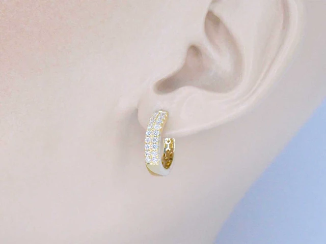 Gouden oorbellen twee rijen diamant - afbeelding 2 van  8