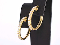 Gouden oorhangers met 26 diamanten
